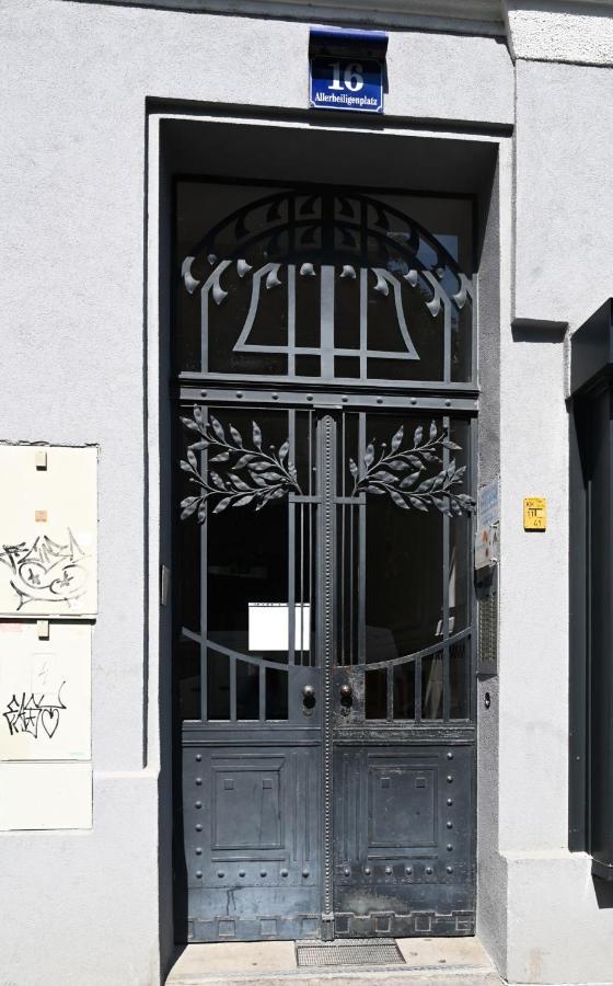 Charming Domicile Wien Allerheiligenplatz Viena Exterior foto